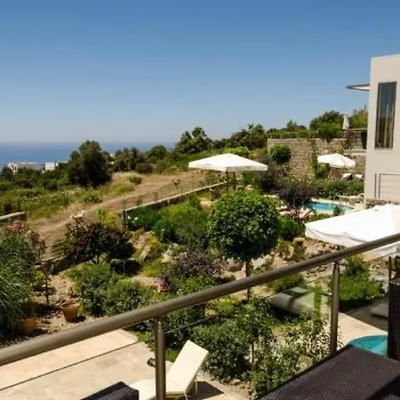 빌라 Geris Sleeps 6 With Pool And Air Con Giris